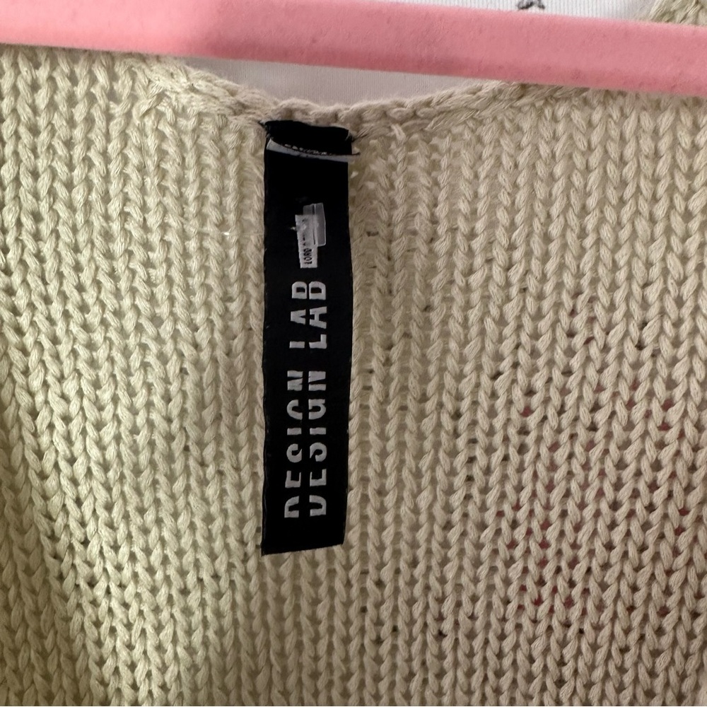 Design lab crochet knitted Cream Knit Sweater white Vneck flowy - Picture 4 of 5